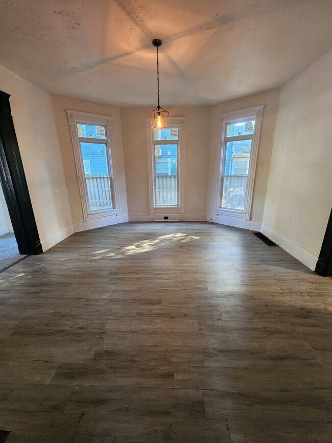 Building Photo - 2186 E 89th St