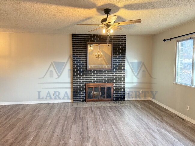 Building Photo - 3 Bedroom Home