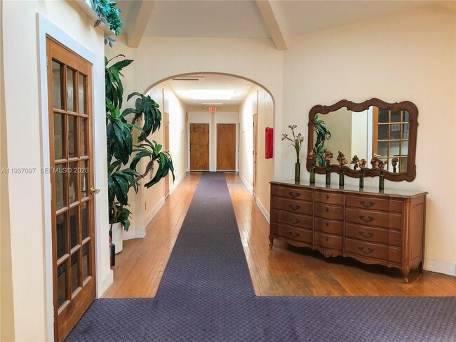 Building Photo - 700 W 51st St