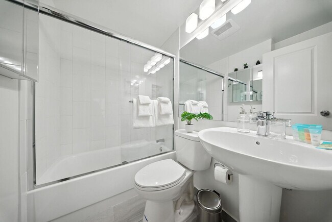 Building Photo - 899 Pine St