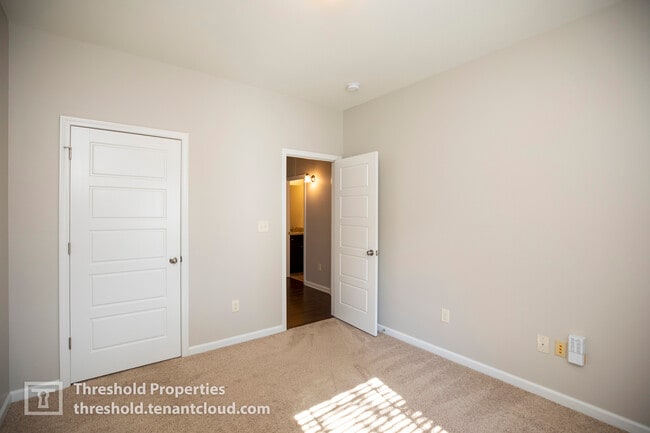 Building Photo - Craftsman #0049
