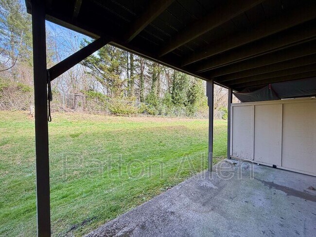 Building Photo - 22 Dawnwood Cir