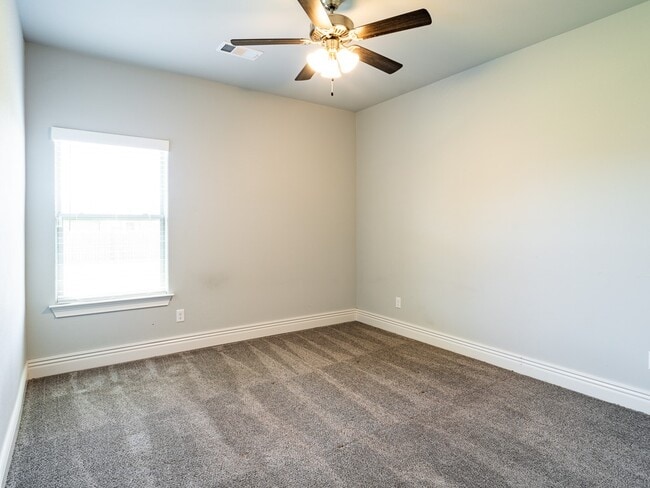 Building Photo - 1671 Sunrise Cir