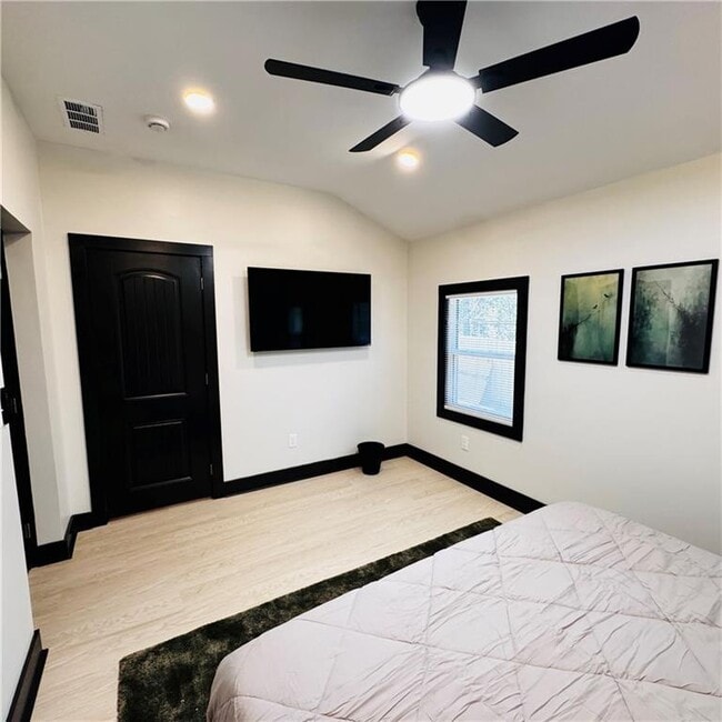 Building Photo - 2054 Fargo Pl SE