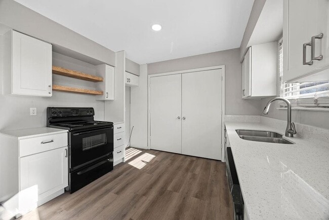 Building Photo - 2607 NE Walker St