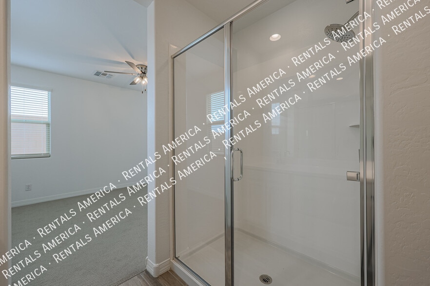 Building Photo - 5938 N 90th Dr