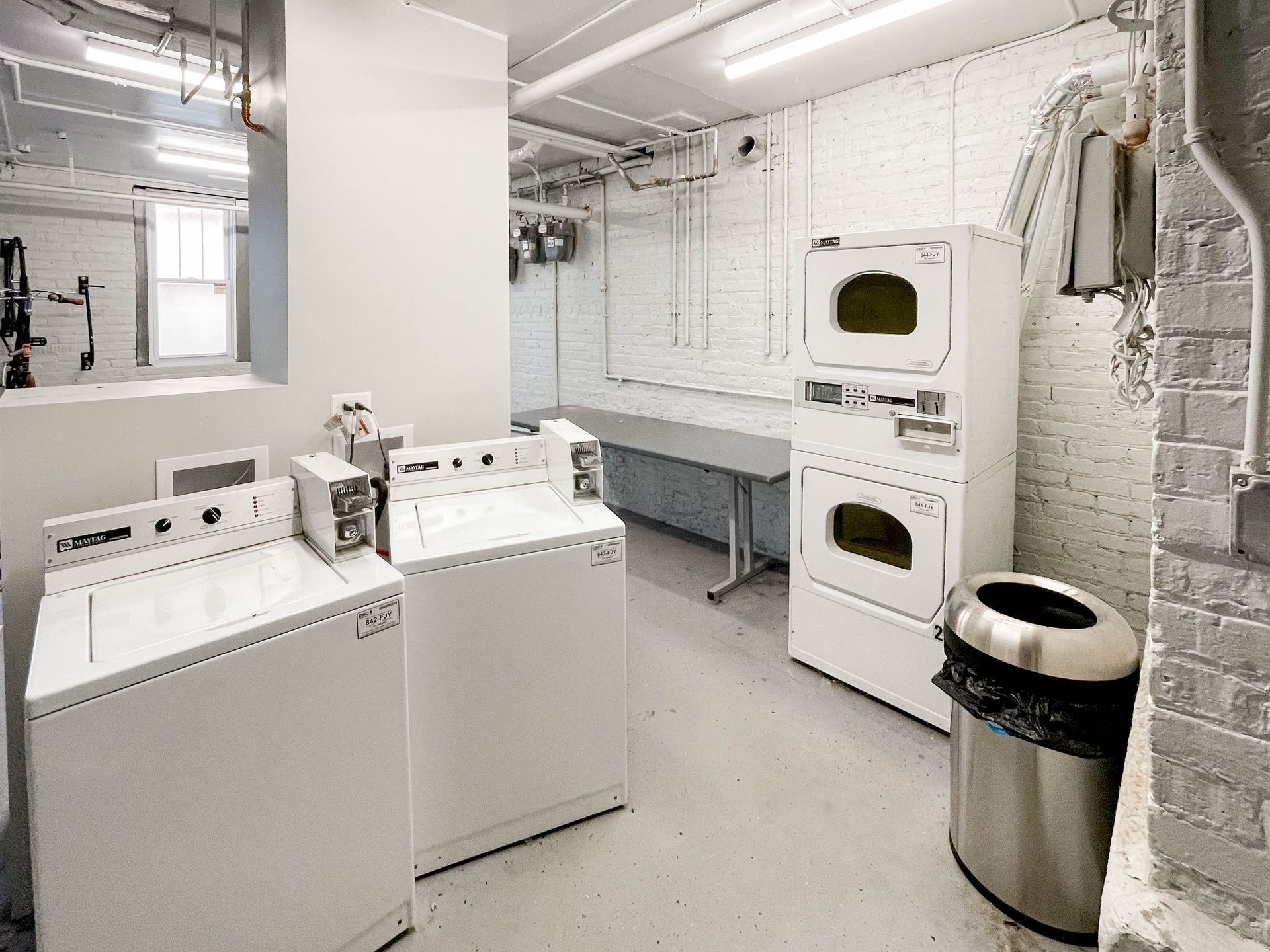 Building Photo - 2206 W Foster Ave