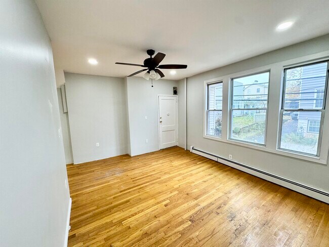 Building Photo - 272 Winfield Ave