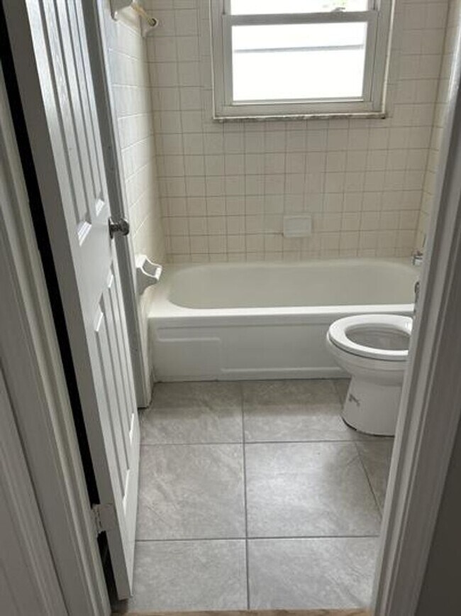 Building Photo - 4809 Saddlebrook Ln