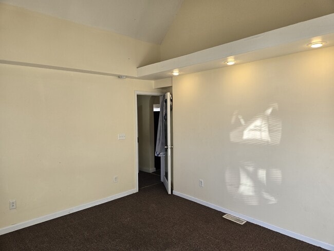 Building Photo - 2203 15th Ave