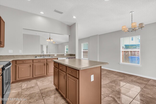 Building Photo - 1413 Heather Ct