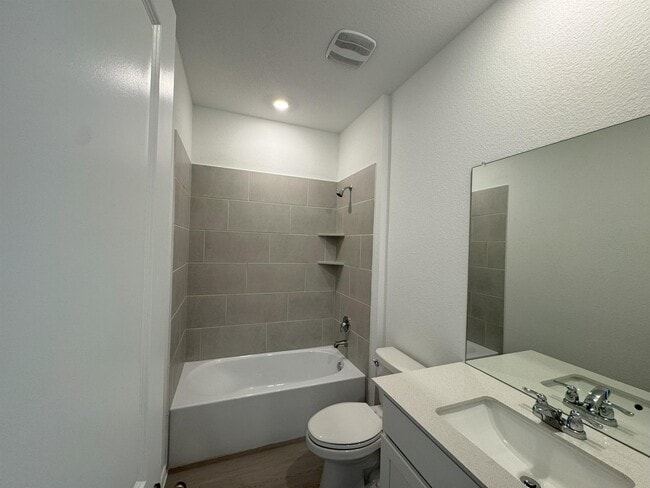 Building Photo - 203 Heritage Grv