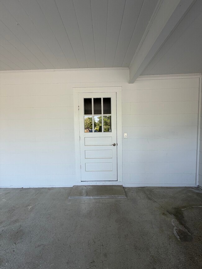 Building Photo - 305 12th Ave