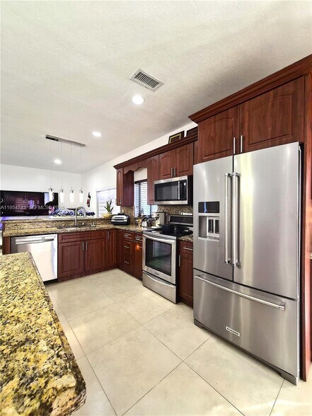 Building Photo - 8122 NW 187th Ter