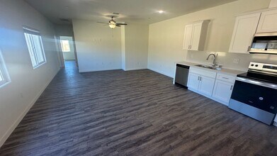 Building Photo - Coyote Run Duplexes 9004