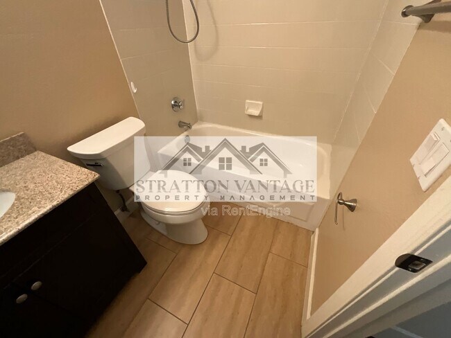 Building Photo - 1825 W Ray Rd