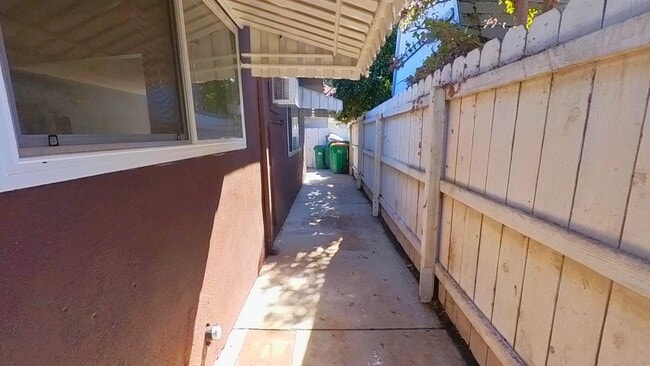 Building Photo - 3537 N San Joaquin St