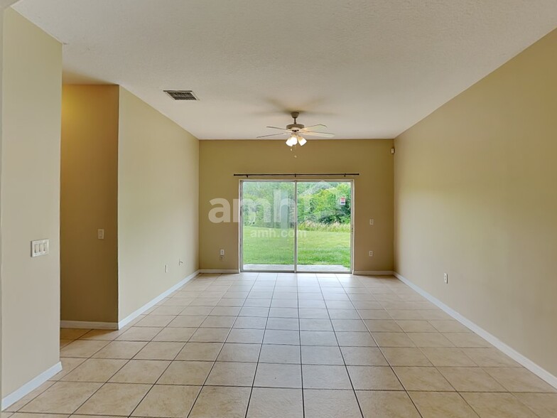 Building Photo - 3112 Dasha Palm Dr