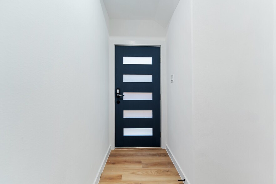 Building Photo - 9318 Firnat St