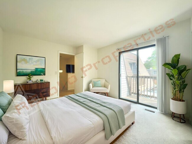 Building Photo - Beautiful 2 bedroom 2.5 bath Condo w/ 2 Reserved Parking Space @ Finley Forest, Chapel Hill, Avai...
