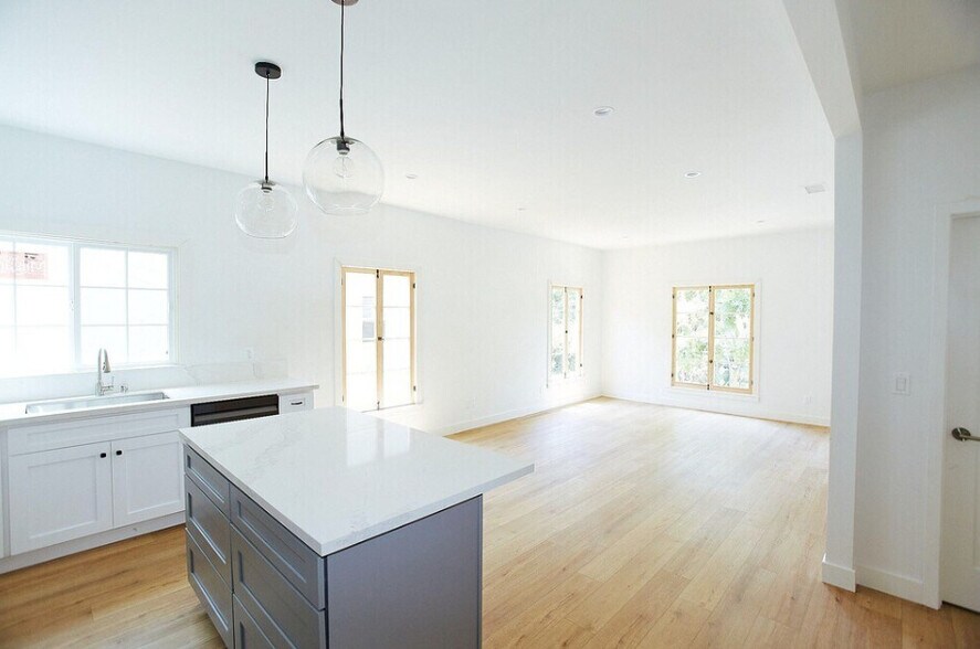Building Photo - 428 N Orange Grove Ave