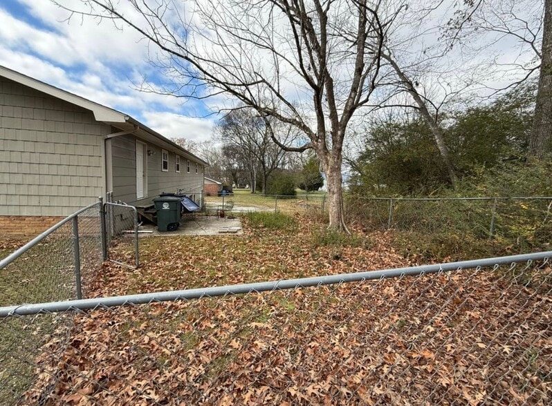 Building Photo - 7531 Leemont Dr