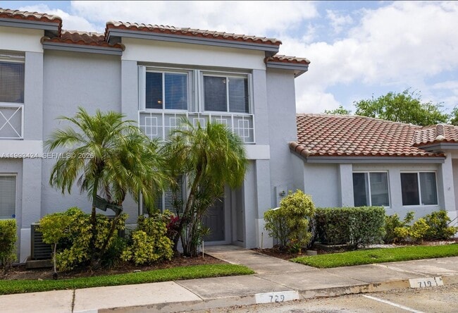 Building Photo - 719 NW 208th Way