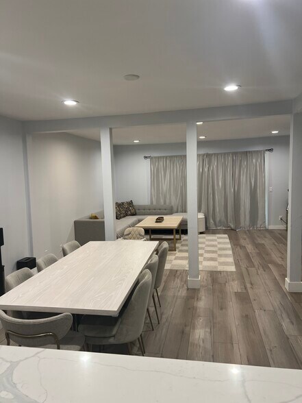 Building Photo - 429 E Providencia Ave