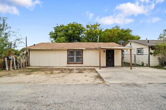Primary Photo - Spacious single story 2 bedroom 1 bath Ava...