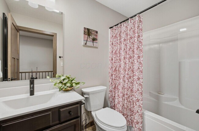 Building Photo - 557 Cannondale Ave