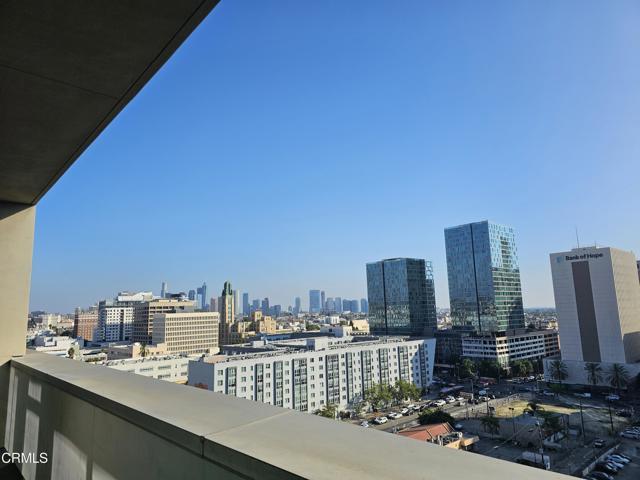 Building Photo - 3223 W 6th St