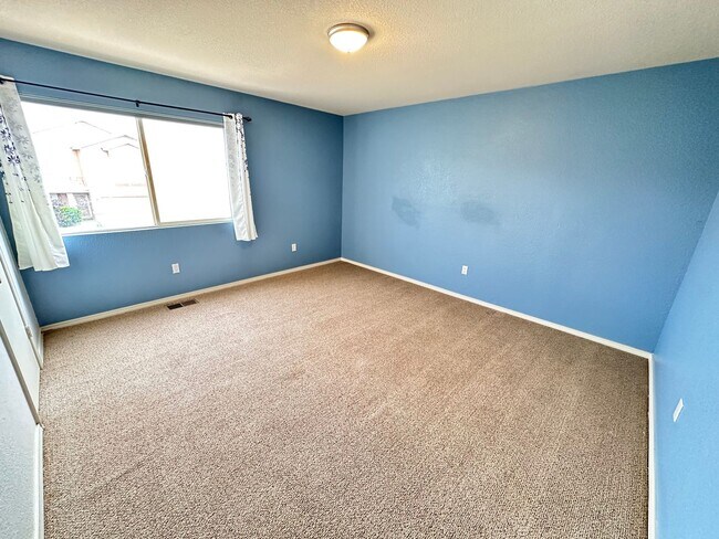 Building Photo - 7419 Desert Eagle Rd NE