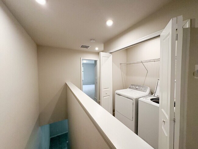 Building Photo - Spacious 3-Bedroom Townhome with garage  i...
