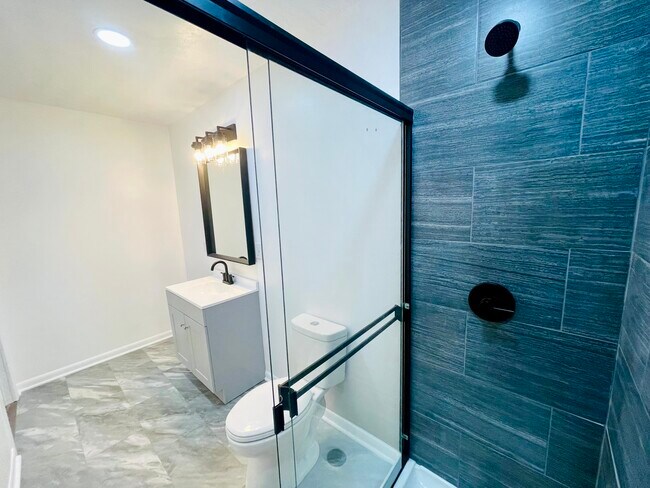 Building Photo - 908 S Crutcher Ave