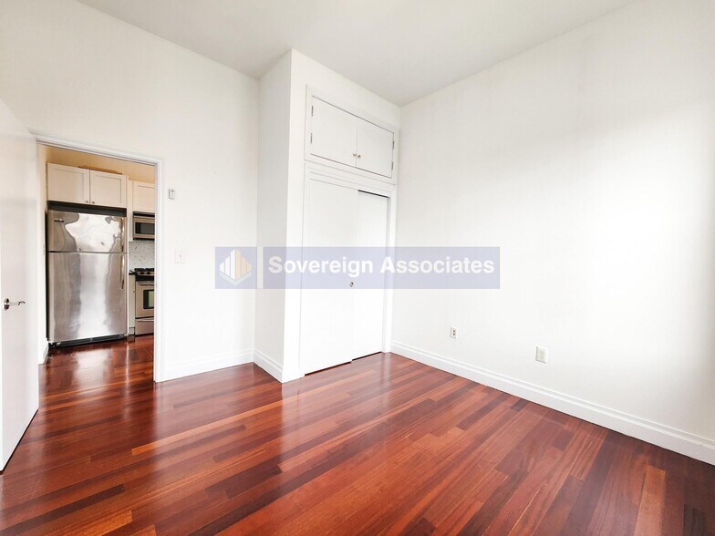Building Photo - 607 W 137th St