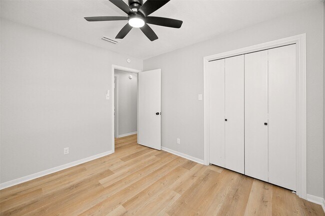 Building Photo - 1803 S Park St