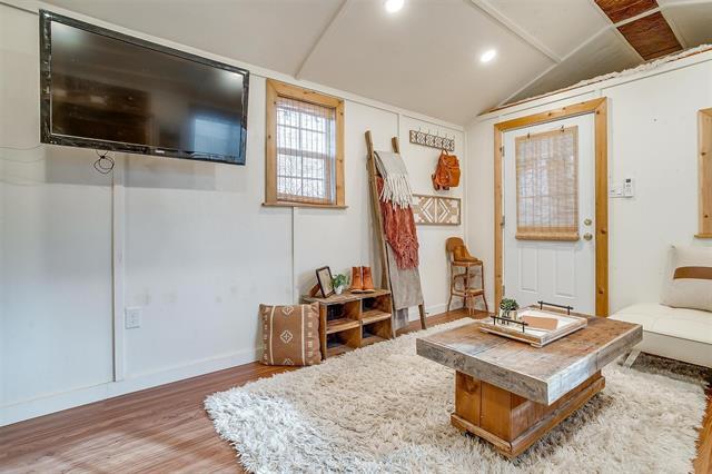 Building Photo - 1809 Whispering Oaks St