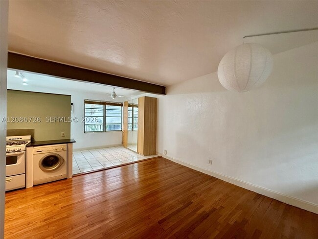 Building Photo - 135 3rd St