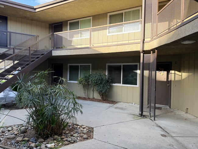 Building Photo - Country Club Apartments