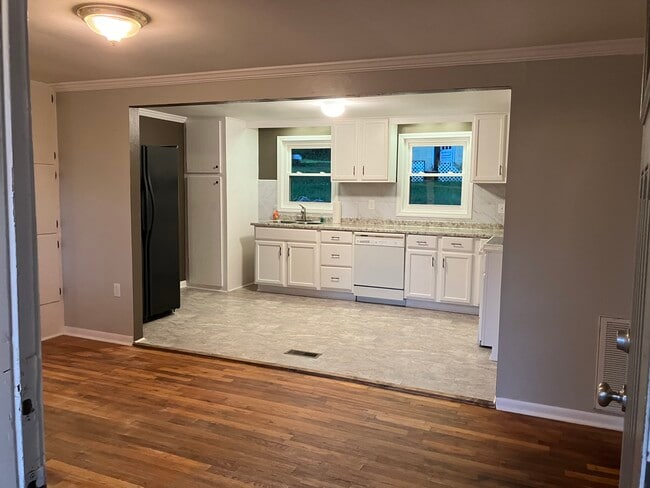 Kitchen w/Pantry. Built in microwave. Refrigerator & Stove included. - 1159 Brookwood Dr