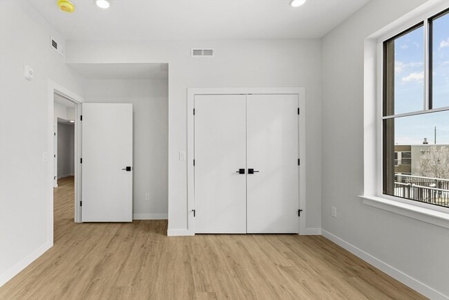 Building Photo - 24-28 Mt Pleasant St