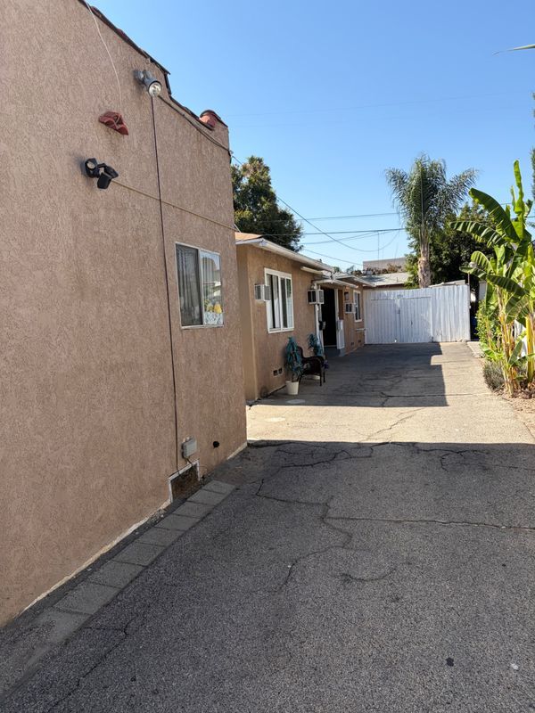 Building Photo - 11433 Emelita St