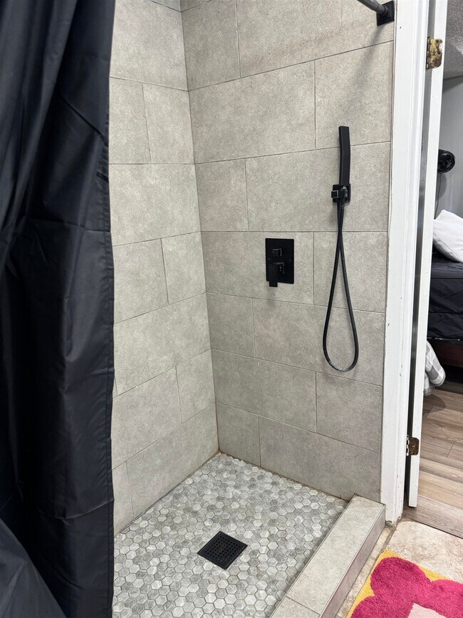 Building Photo - 605 Atlanta Dr