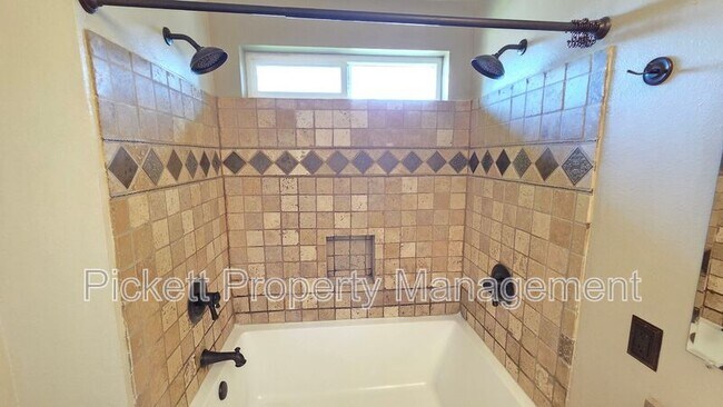 Building Photo - 1733 N Wycoff Ave