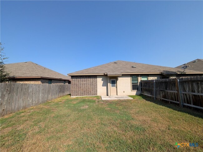 Building Photo - 697 Creekside Cir