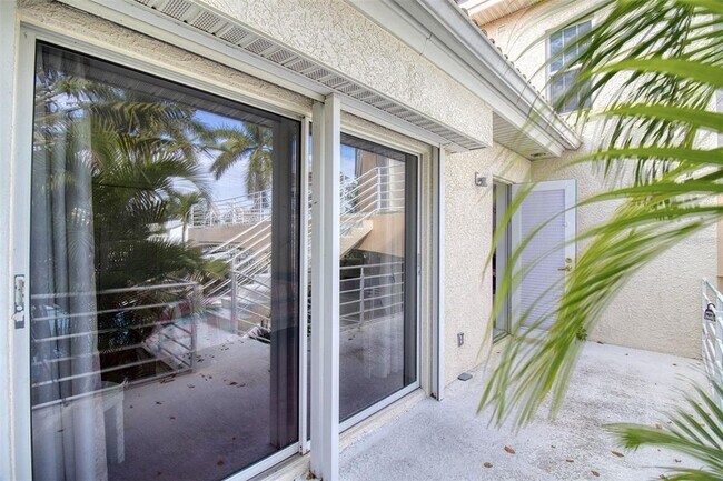 Building Photo - 131 Sands Pt Dr