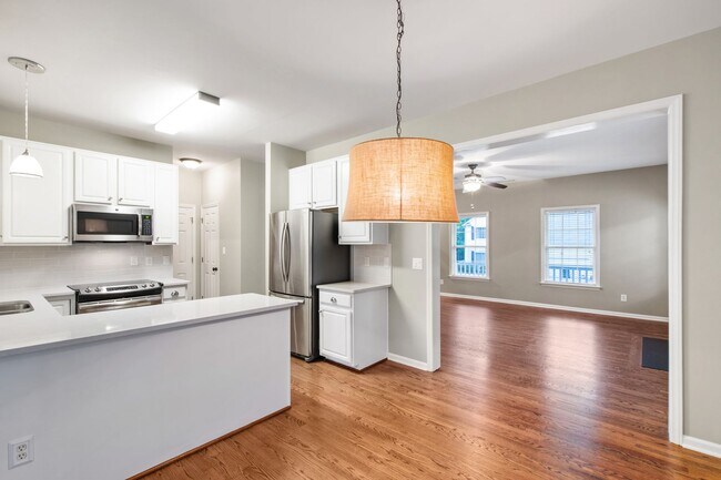 Building Photo - Charming 4-Bedroom with Backyard Retreat i...