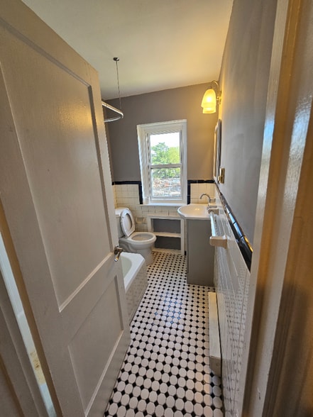 Building Photo - 751 Adams Ave