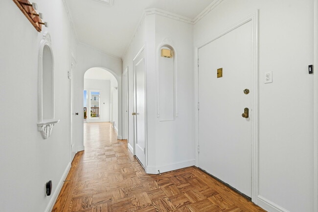 Building Photo - 685 47th Ave