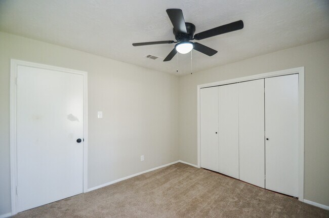 Building Photo - 123 Cypress Ln